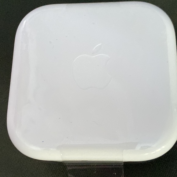 Apple Wired in Ear EarPods with Mic. - Picture 5 of 10